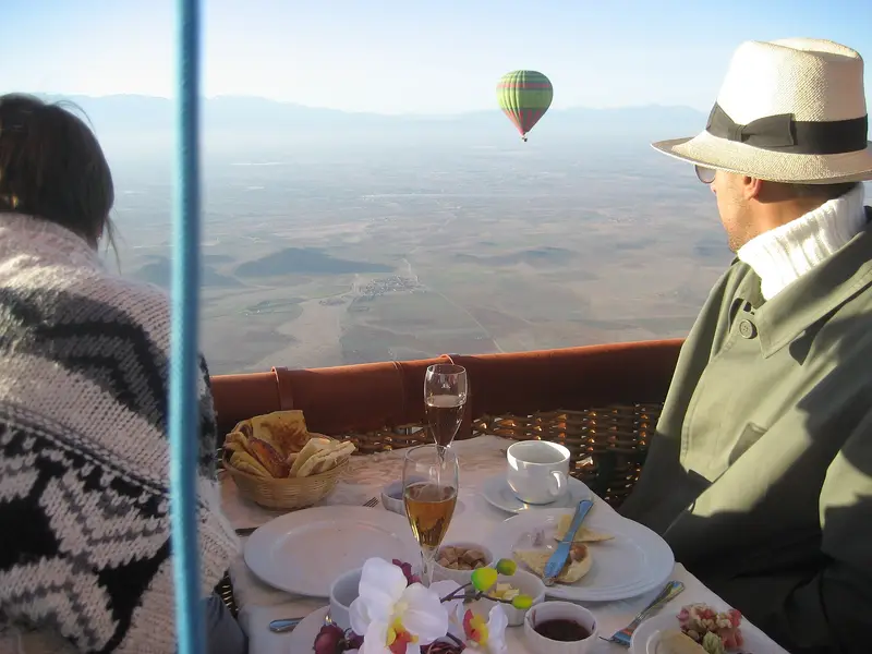 Breakfast in a balloon basket above the plains, with the Atlas on the horizon